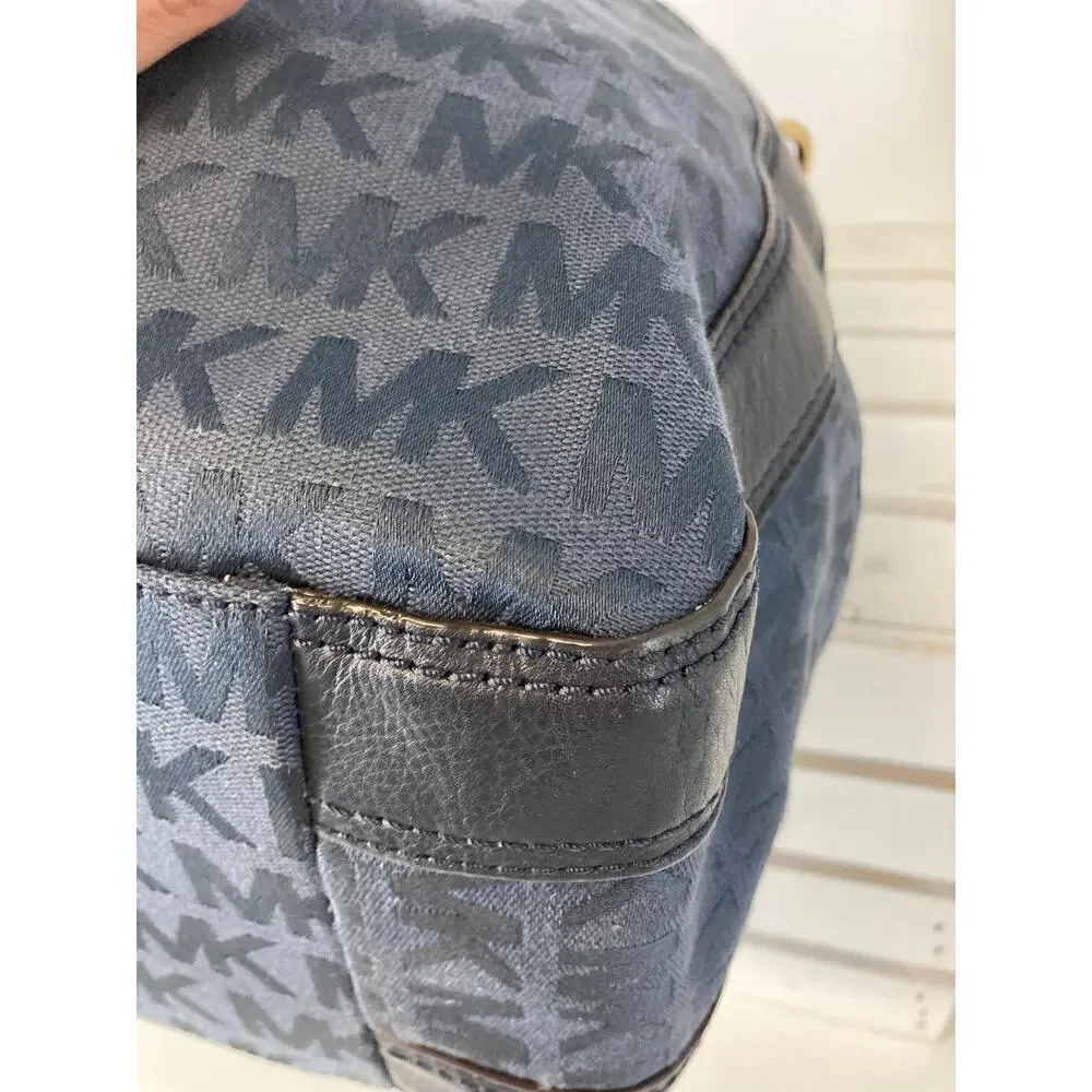 MICHAEL KORS LARGE NAVY CANVAS SIGNATURE PRINT SHOULDER BAG